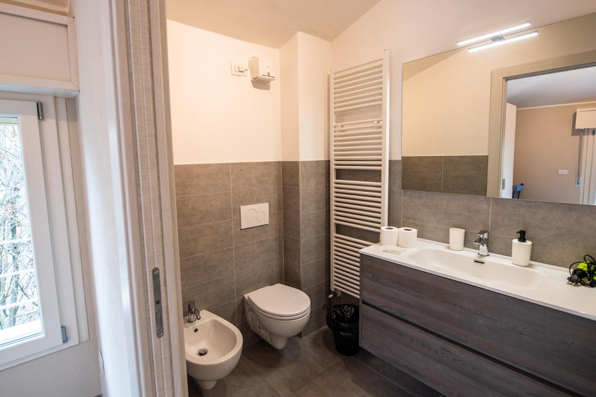 350 M Da Ospedale Maggiore L Parcheggio Prive L Rooms Parma Exteriör bild