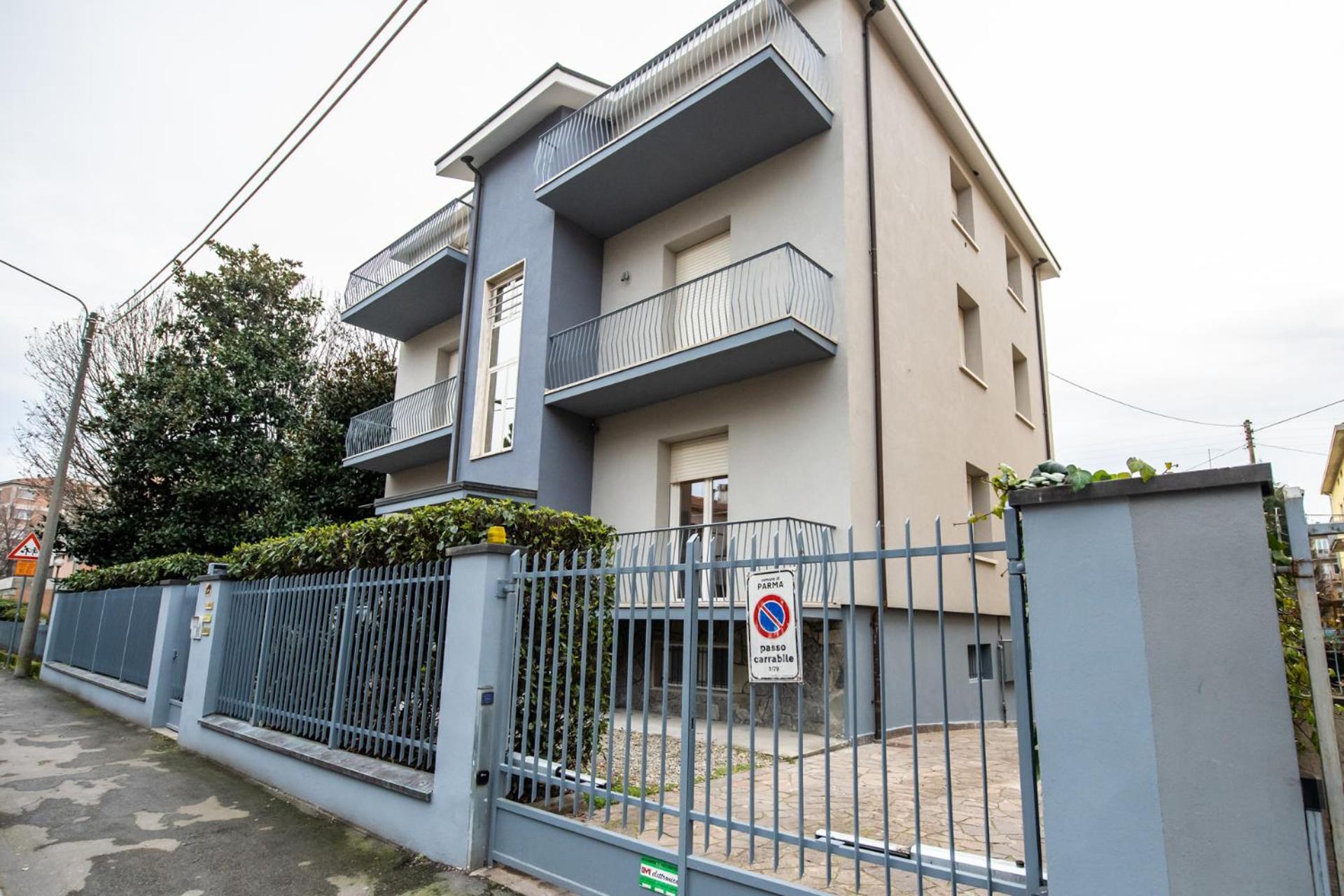 350 M Da Ospedale Maggiore L Parcheggio Prive L Rooms Parma Exteriör bild